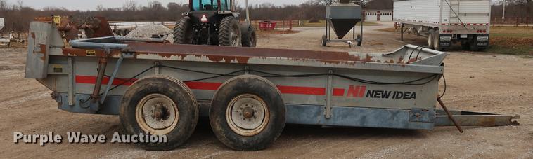 image for item DA6566 New Idea 3632 manure spreader