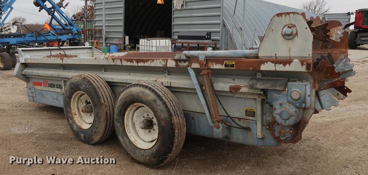 image for item DA6566 New Idea 3632 manure spreader