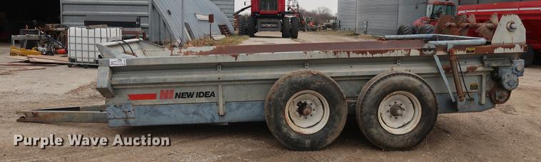 image for item DA6566 New Idea 3632 manure spreader