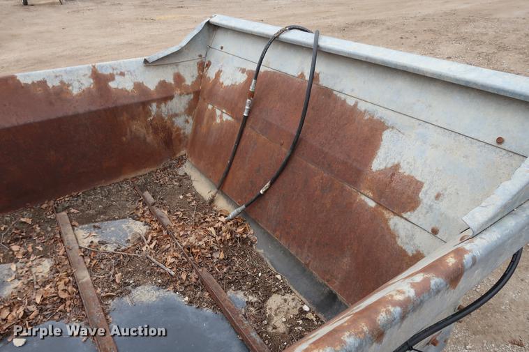 image for item DA6566 New Idea 3632 manure spreader