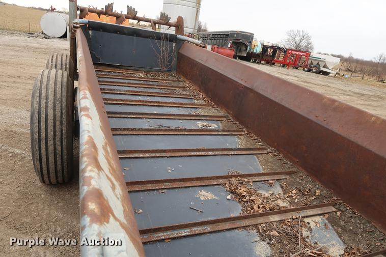 image for item DA6566 New Idea 3632 manure spreader