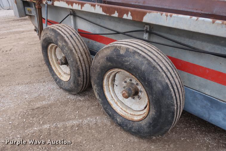 image for item DA6566 New Idea 3632 manure spreader