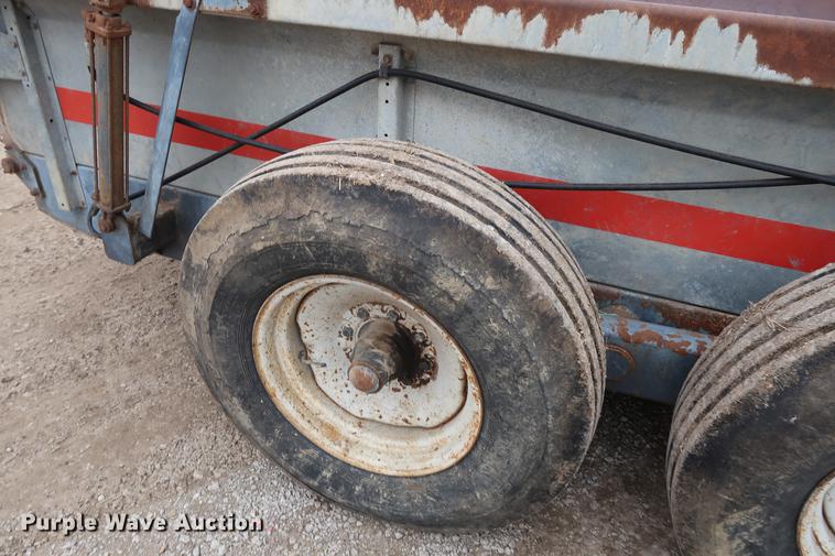 image for item DA6566 New Idea 3632 manure spreader