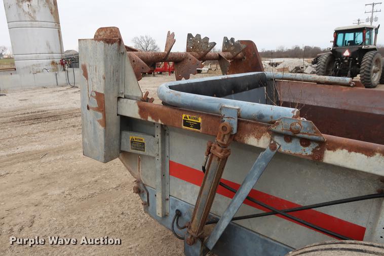 image for item DA6566 New Idea 3632 manure spreader