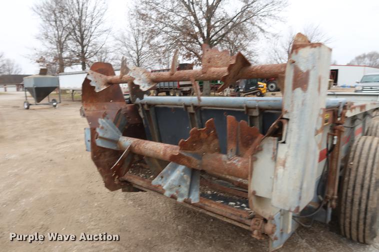image for item DA6566 New Idea 3632 manure spreader