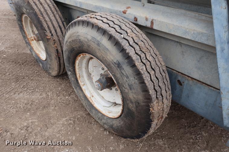 image for item DA6566 New Idea 3632 manure spreader