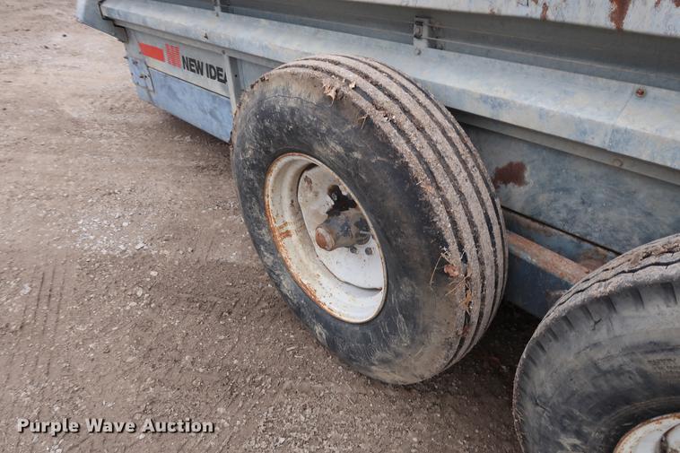 image for item DA6566 New Idea 3632 manure spreader