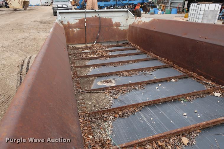 image for item DA6566 New Idea 3632 manure spreader