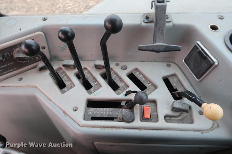 image for item DA6567 1996 White 6145 MFWD tractor