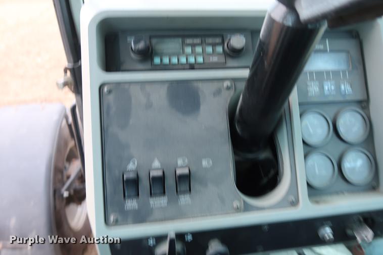 image for item DA6567 1996 White 6145 MFWD tractor