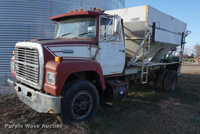 image for item DB0298 1989 Ford L8000 fertilizer tender truck