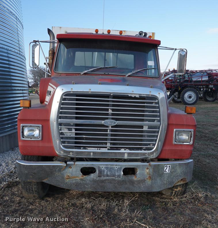 image for item DB0298 1989 Ford L8000 fertilizer tender truck