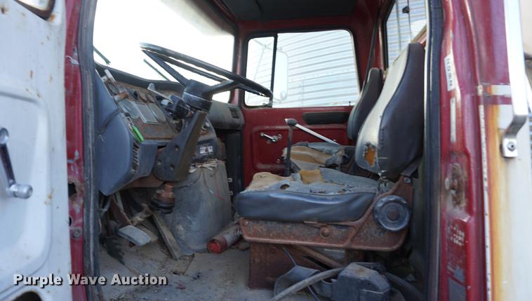 image for item DB0298 1989 Ford L8000 fertilizer tender truck