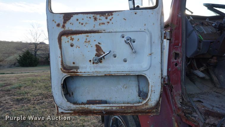 image for item DB0298 1989 Ford L8000 fertilizer tender truck