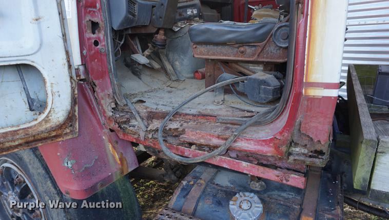 image for item DB0298 1989 Ford L8000 fertilizer tender truck