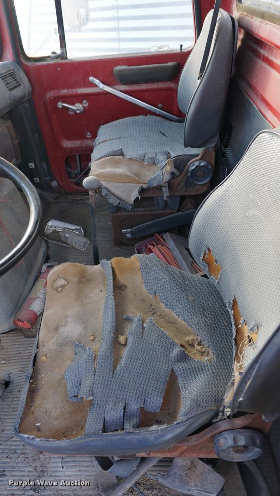 image for item DB0298 1989 Ford L8000 fertilizer tender truck