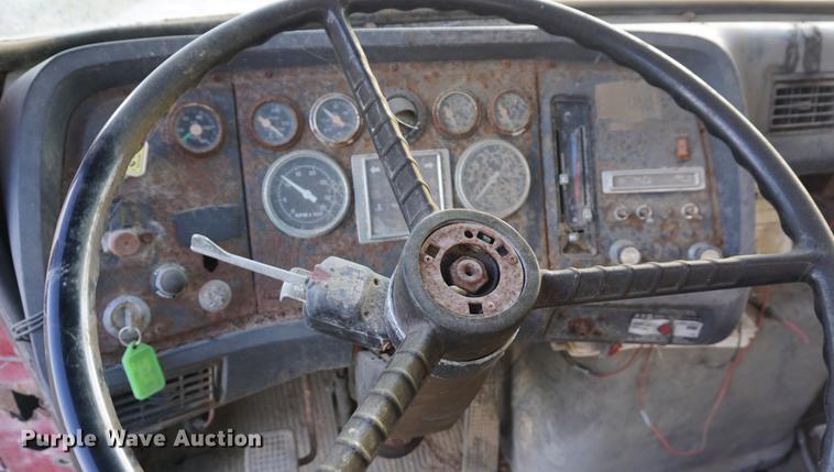 image for item DB0298 1989 Ford L8000 fertilizer tender truck