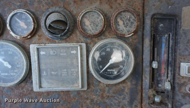 image for item DB0298 1989 Ford L8000 fertilizer tender truck