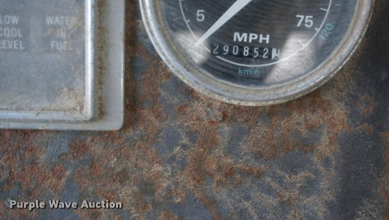 image for item DB0298 1989 Ford L8000 fertilizer tender truck