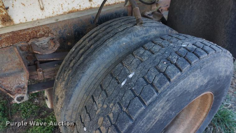 image for item DB0298 1989 Ford L8000 fertilizer tender truck