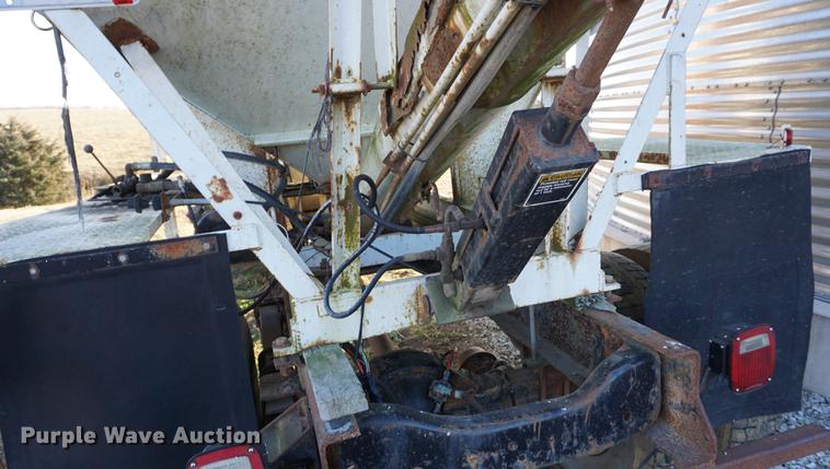 image for item DB0298 1989 Ford L8000 fertilizer tender truck