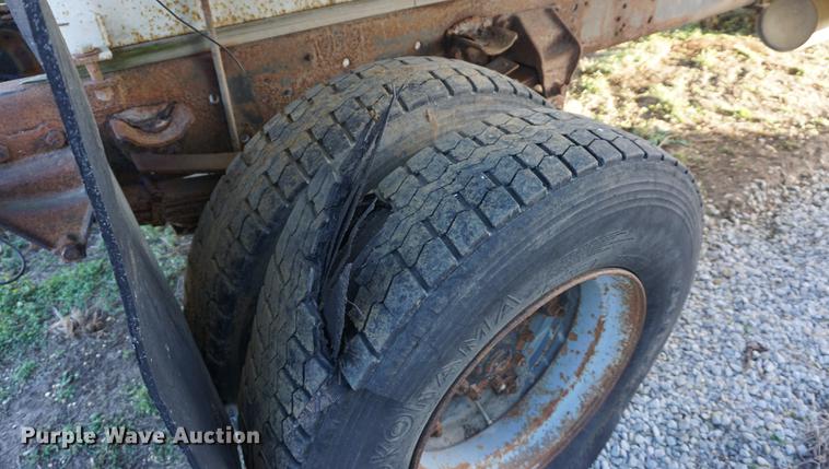 image for item DB0298 1989 Ford L8000 fertilizer tender truck