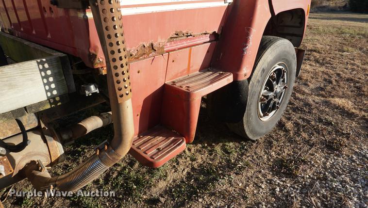 image for item DB0298 1989 Ford L8000 fertilizer tender truck