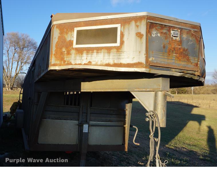 image for item DB0300 1992 Titan livestock trailer