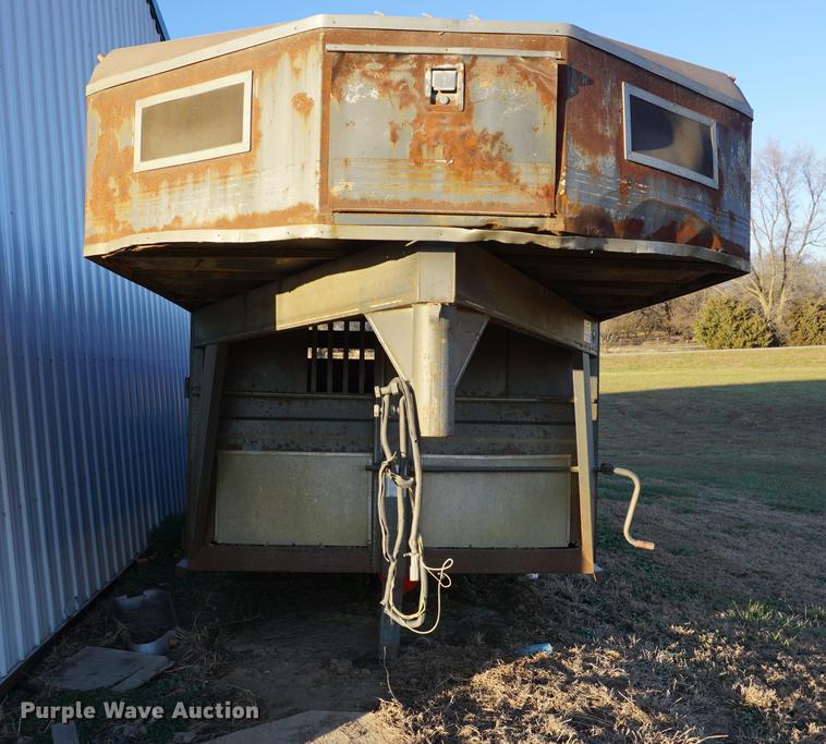 image for item DB0300 1992 Titan livestock trailer