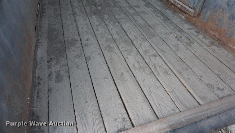 image for item DB0300 1992 Titan livestock trailer