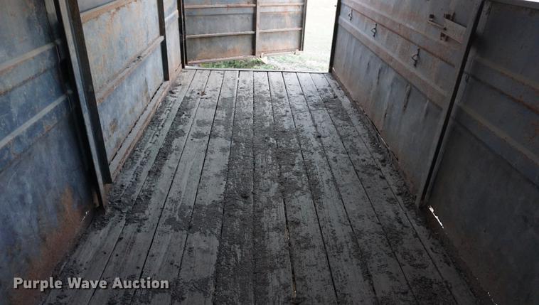 image for item DB0300 1992 Titan livestock trailer