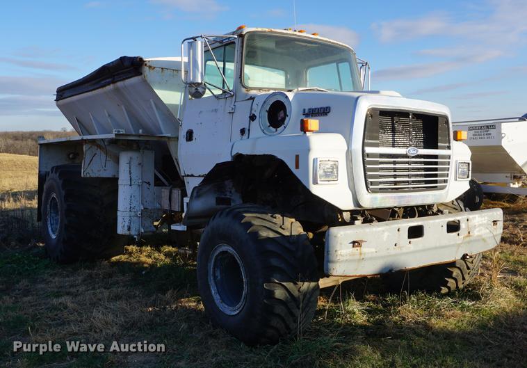 image for item DB0301 1992 Ford L8000 applicator truck