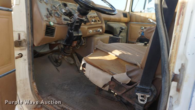 image for item DB0301 1992 Ford L8000 applicator truck