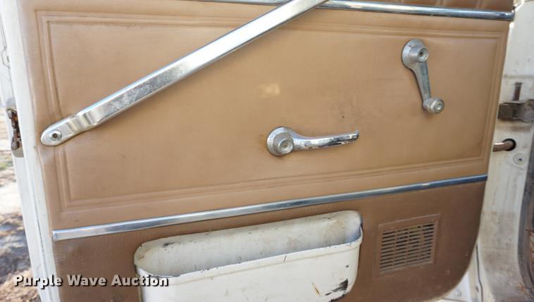 image for item DB0301 1992 Ford L8000 applicator truck