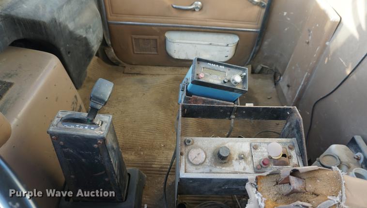 image for item DB0301 1992 Ford L8000 applicator truck