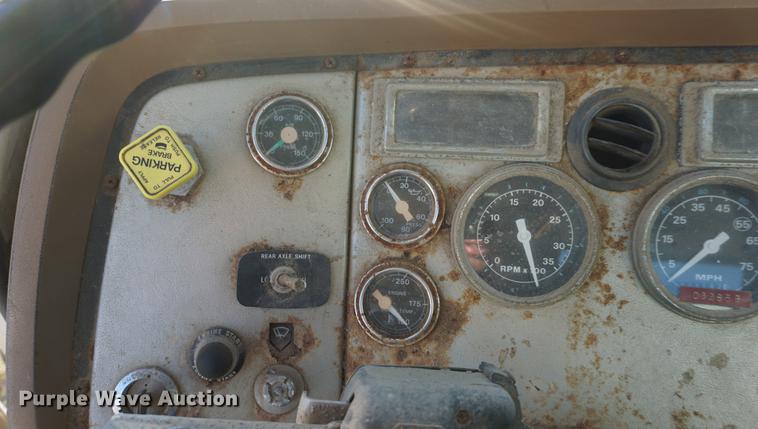 image for item DB0301 1992 Ford L8000 applicator truck