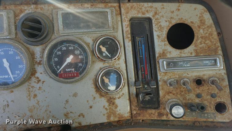 image for item DB0301 1992 Ford L8000 applicator truck