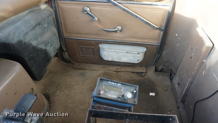 image for item DB0301 1992 Ford L8000 applicator truck