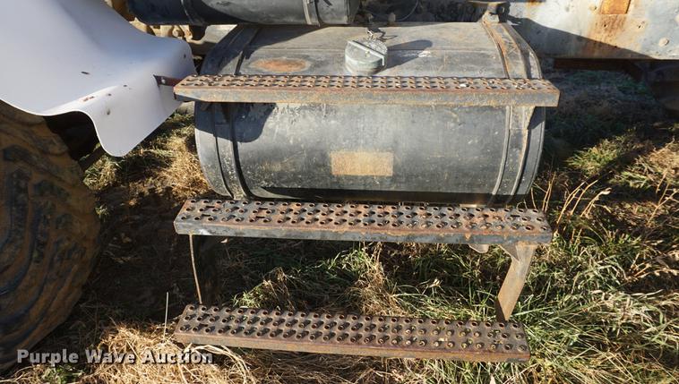 image for item DB0301 1992 Ford L8000 applicator truck