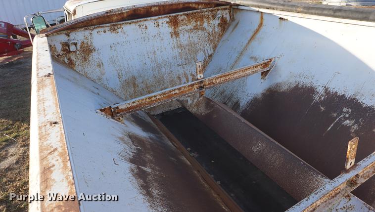 image for item DB0301 1992 Ford L8000 applicator truck