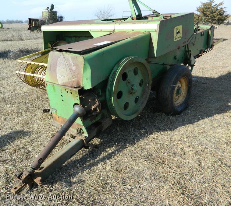 image for item DB6691 John Deere 336 small square baler