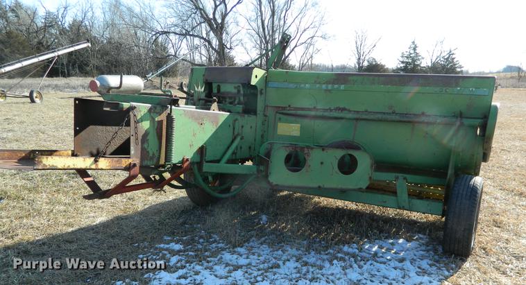 image for item DB6691 John Deere 336 small square baler
