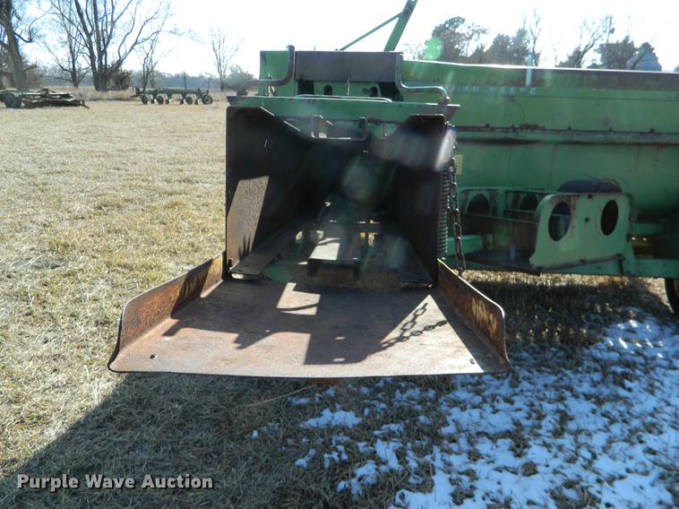 image for item DB6691 John Deere 336 small square baler