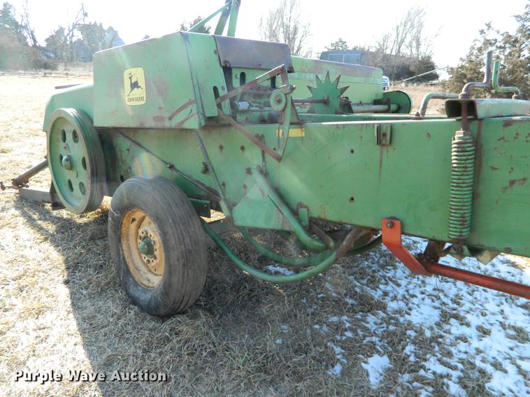 image for item DB6691 John Deere 336 small square baler