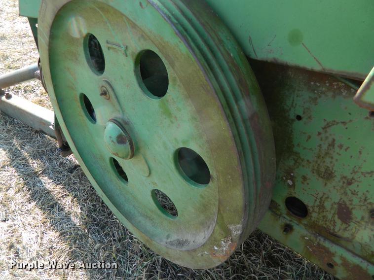 image for item DB6691 John Deere 336 small square baler