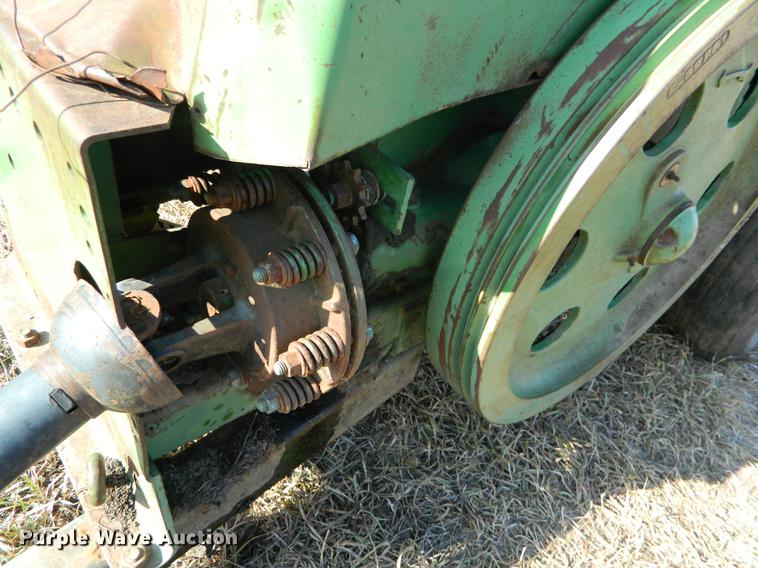 image for item DB6691 John Deere 336 small square baler