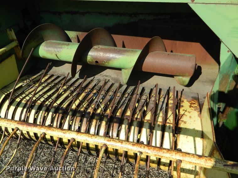 image for item DB6691 John Deere 336 small square baler