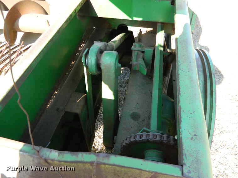 image for item DB6691 John Deere 336 small square baler