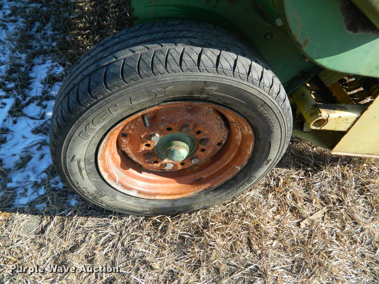 image for item DB6691 John Deere 336 small square baler