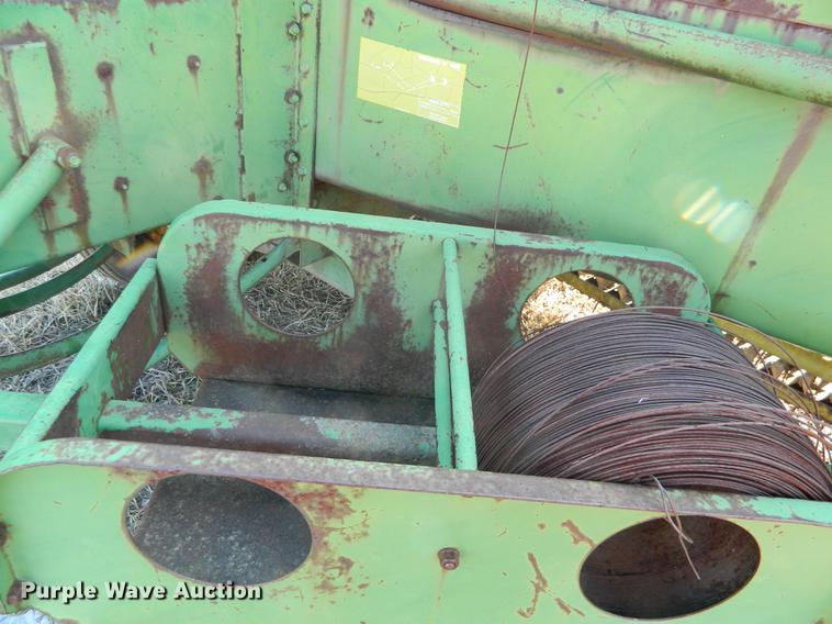 image for item DB6691 John Deere 336 small square baler